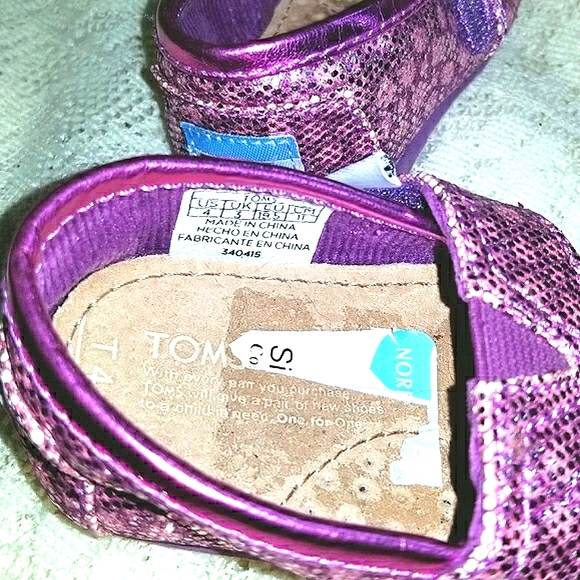 TOMS - Picture 6 of 7
